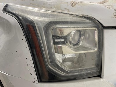 15-17 YUKON XL1500 RH Headlight *Cloudy on Top*