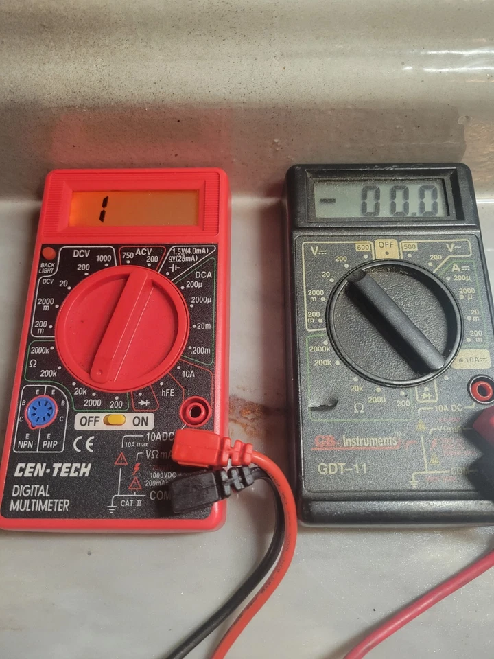 GB INSTRUMENTS, y Cen Tech paquete de dos medidores múltiples Foto 2 de 3