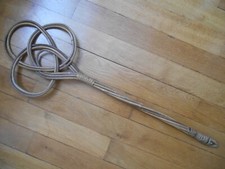 Ancienne grande tapette à tapis Art Déco en rotin vintage rétro de 75 cm