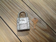 Vintage Old Chicago Lock Co. Company Padlock w/ Working Key - Made In USA