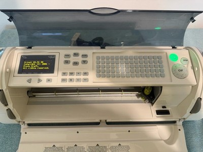 Cricut Expression Machine CREX001 Provo Craft 24  With some Accessories