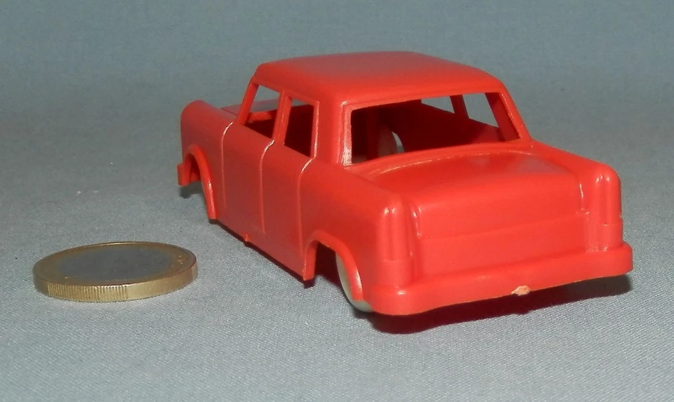 Jean Plastique Höfler 1/48 (?) : Opel ou Peugeot (?) (Rouge) - Photo 4/4