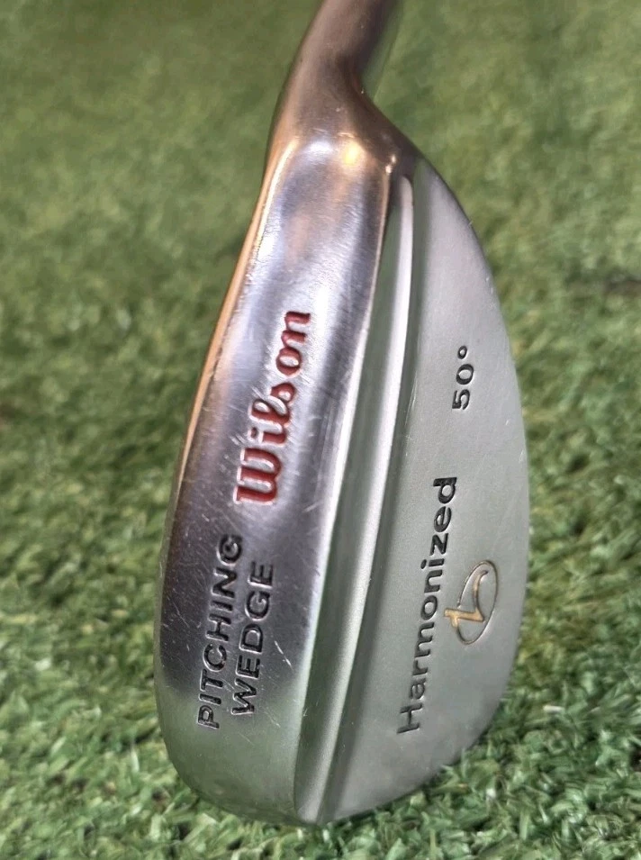 Cuña de lanzamiento Wilson armonizada 50° eje de acero 36" para diestros Foto 2 de 4