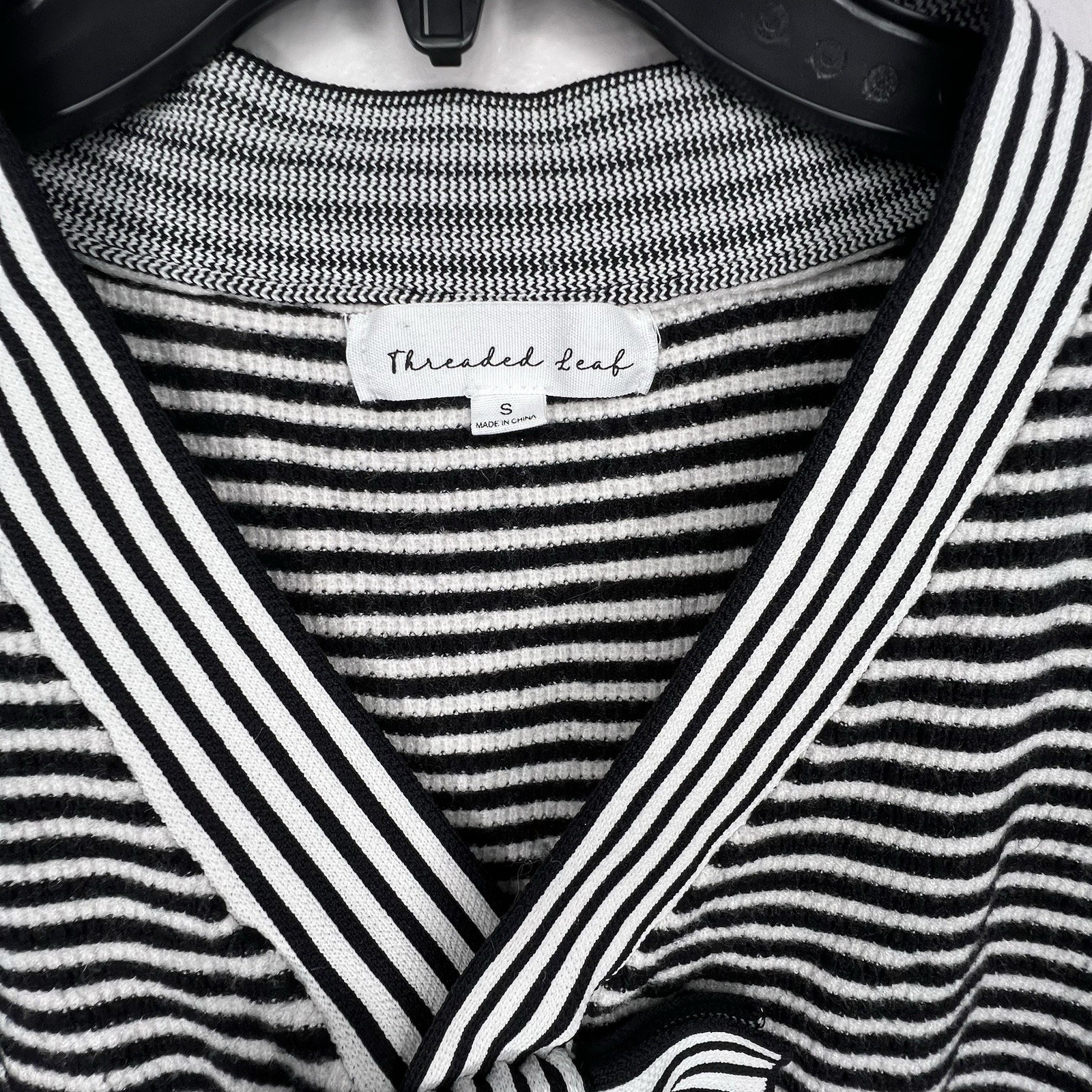 Threaded Leaf Striped Black/White Knit V-Neckline… - image 8