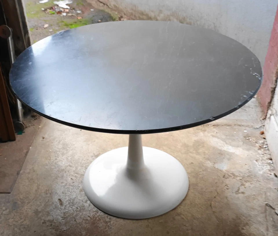 Table basse dessus marbre a pied tulipe des années 70 - Photo 3/4