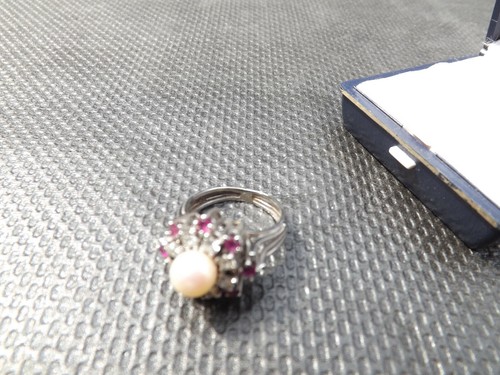 750er Damen Weiß Goldring, 8 Brillanten, 8 Rubine, Perle, 7,4 Gramm 53,4 Gr. - Bild 6 von 6