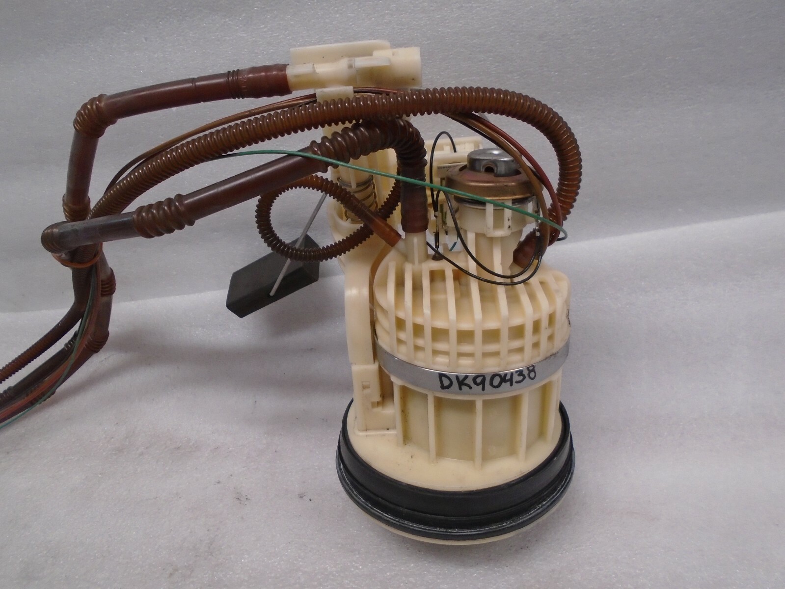 DK90438 03-06 MERCEDES CLK500 LEFT SIDE FUEL LEVEL SENDING UNIT 