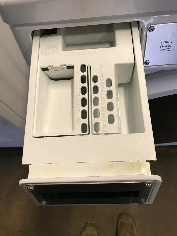 MHN30PR Maytag Card Operated Front Load Washer, Used - Image 4 of 4