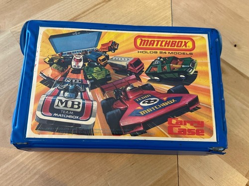 Vintage Matchbox Blue Carry Case 1976 (4 CARS INCLUDED) - Picture 2 of 11