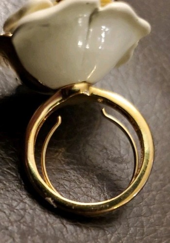 Vintage JUICY COUTURE White Pave Petals Ring Gold Plated Brass Sz 6-8 Y2k - Picture 5 of 9