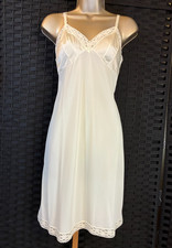 Vtg VANITY FAIR FULL SLIP Ivory Size 36 Medium NYLON Sheer A-Line Office Siren