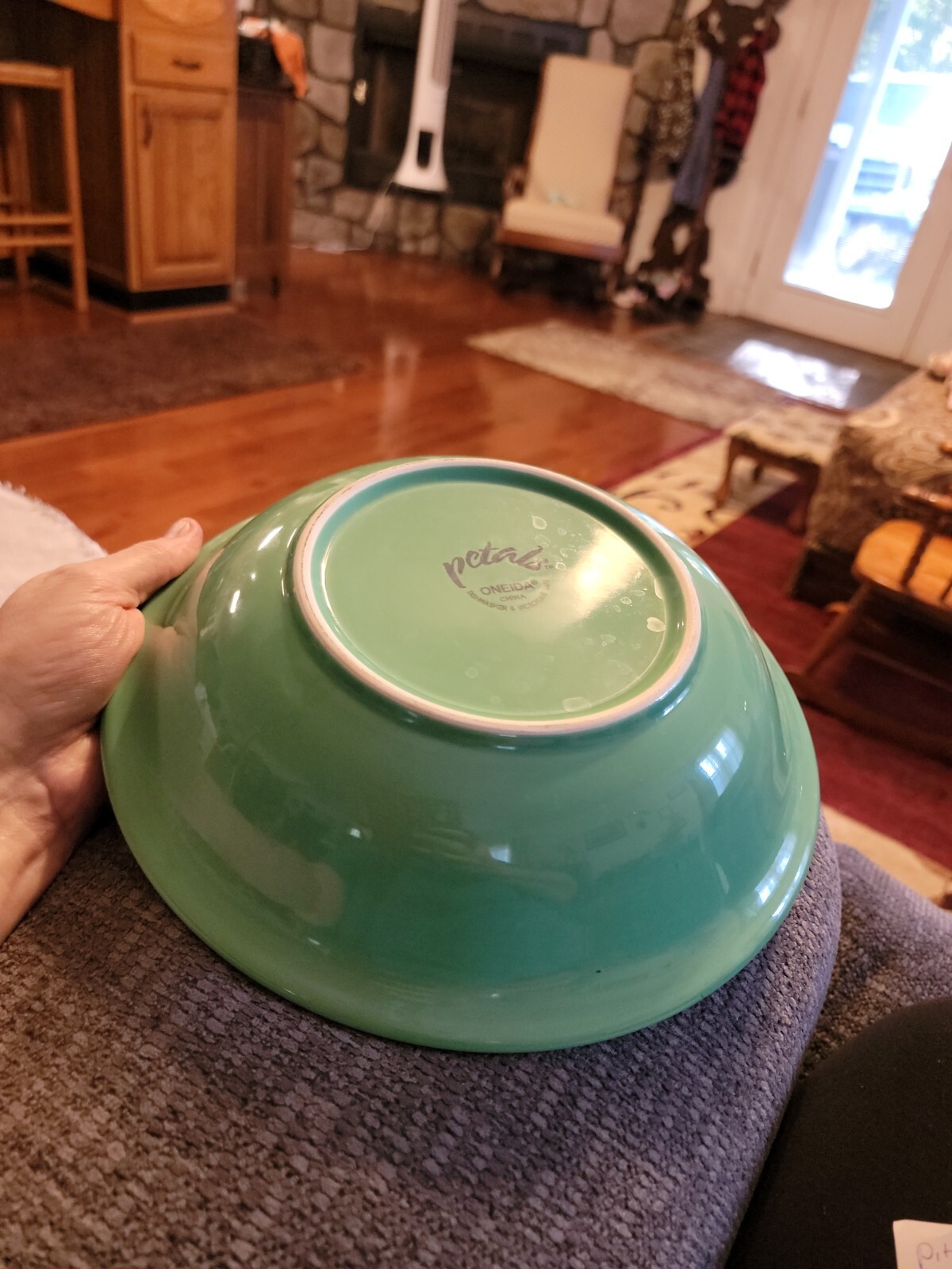 Oneida Petals Serving Bowl Sea Foam Green 9.75" Ceramic Daisy