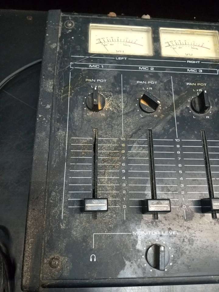 Vintage Realistic Stereo Mixing Console Radio Shack 32-1200B Parts repair Works  - Image 3 of 4
