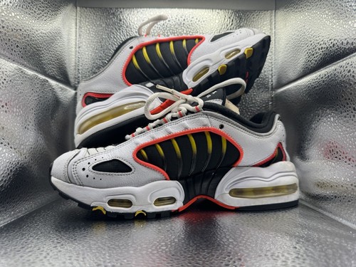 Size 6.5 - NIKE AIR MAX TAILWIND IV WHITE BLACK BRIGHT CRIMSON (J1) - Picture 5 of 5