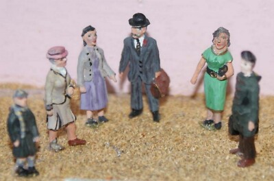 6 1950 on Standing F52p PAINTED OO Scale Langley Models People Figures 1/76