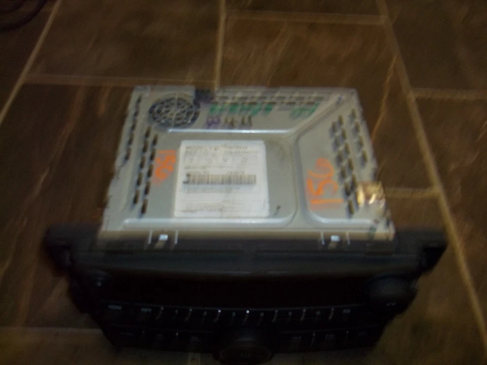 REPRODUCTOR DE CD AM FM RADIO OPT U1C ID 15814424 2006 2007 SATURN VUE/ION Foto 3 de 4