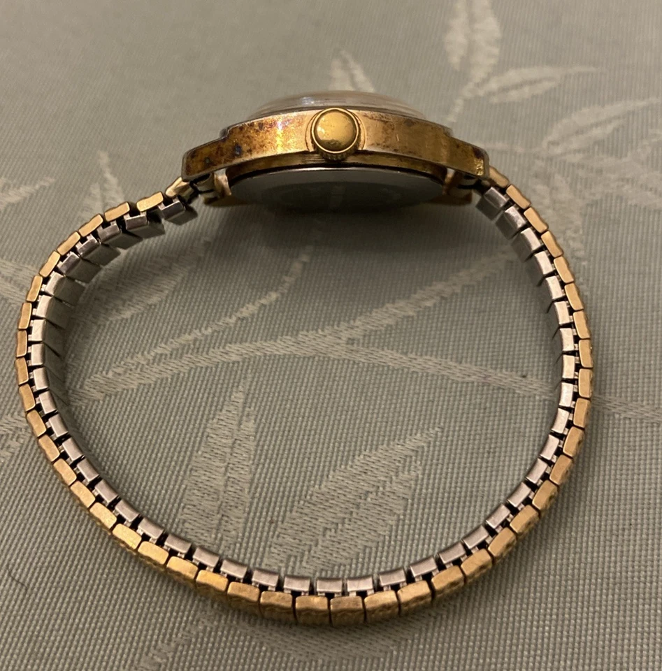 Reloj Timex para mujer vintage años 70 cuerda manual correa de expansión original funciona muy bien Foto 2 de 4