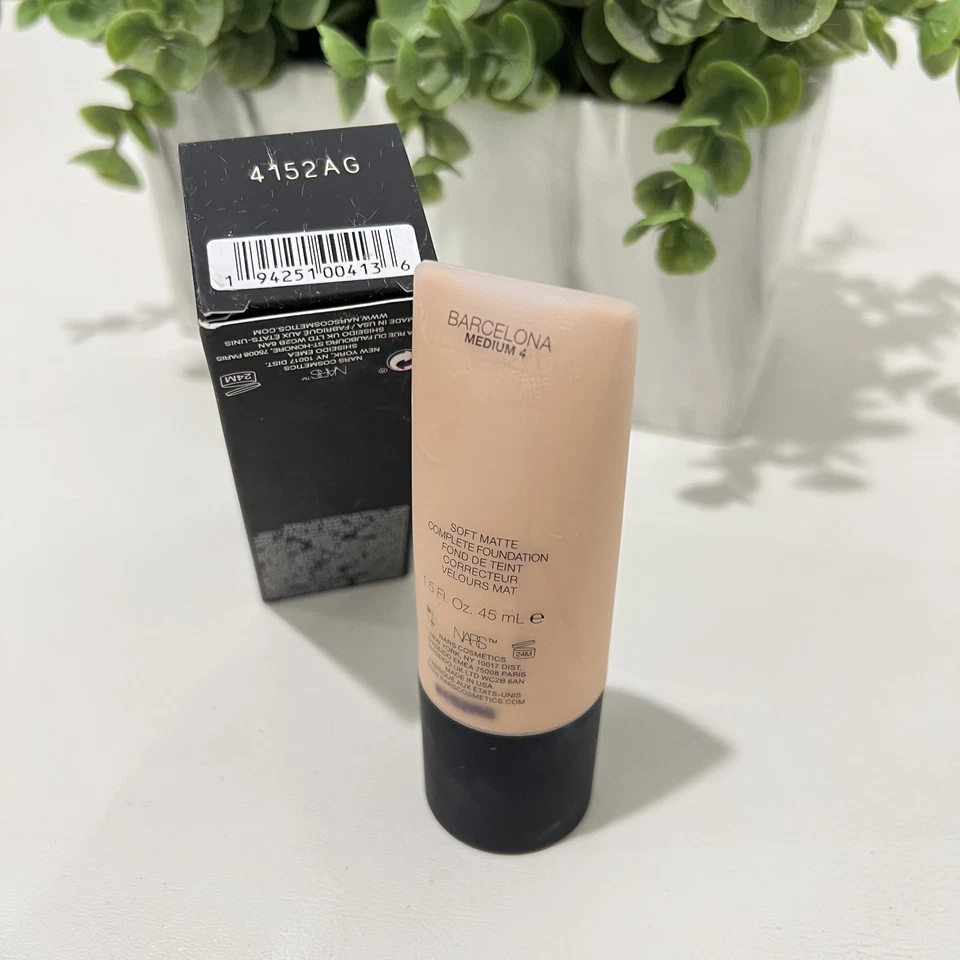 Base Completa Nars Soft Matte - MEDIANA 4 BARCELONA - 1.5FL.OZ/45mL Foto 4 de 4