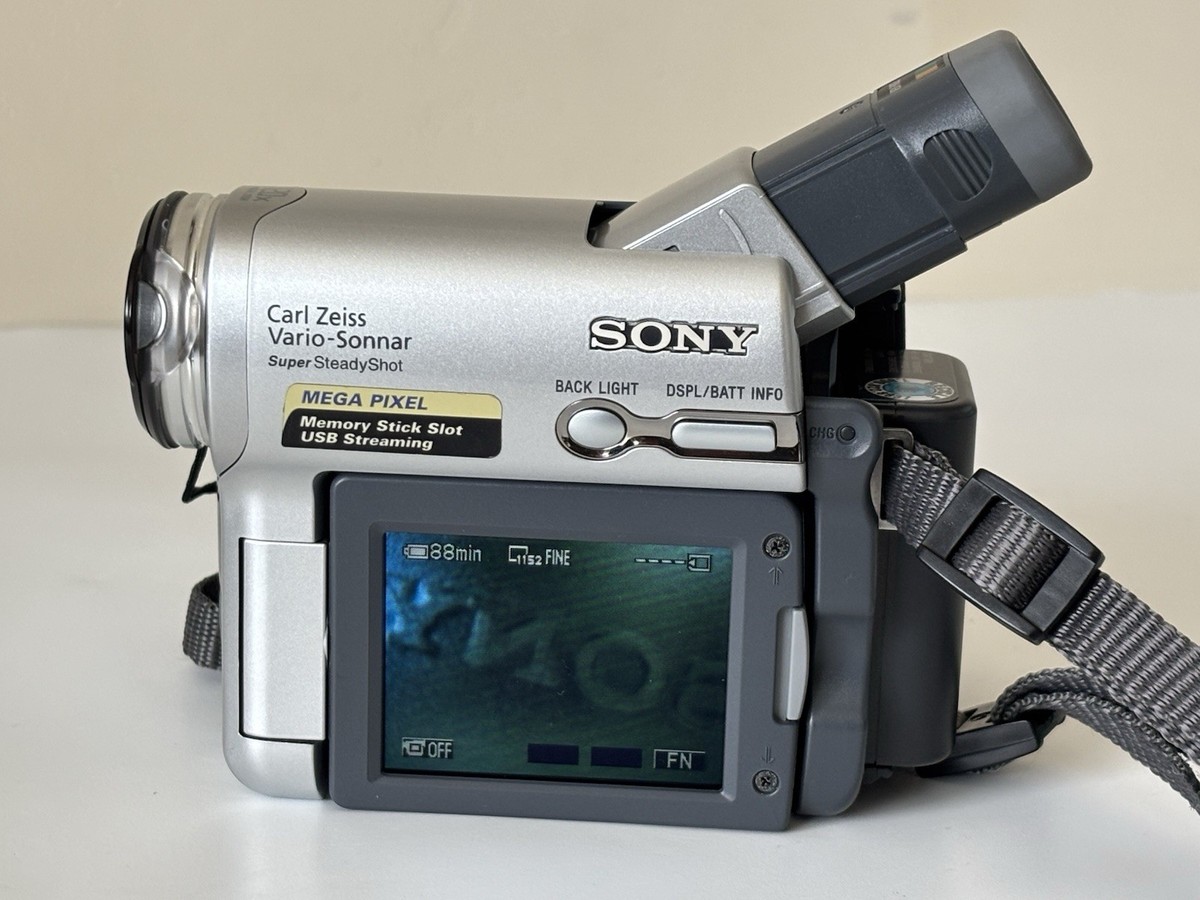 SONY DCR-TRV33 ビデオカメラ 美品 a3619 Amazon.com : Sony Handycam DCR-TRV33 MiniDV Camcorder with