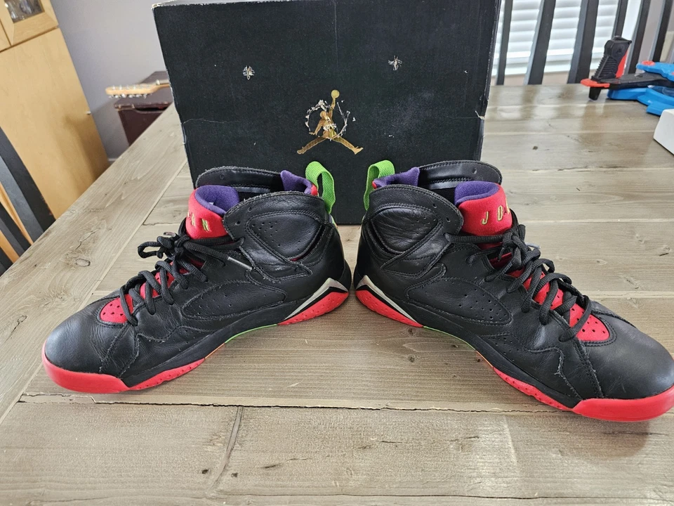 Talla 9.5 - Air Jordan 7 Retro Marvin el Marciano Foto 3 de 4
