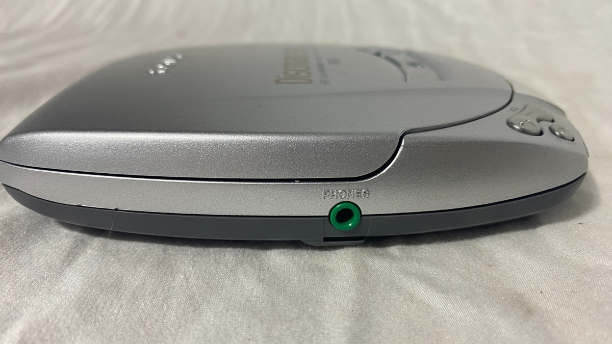 1997 Sony CD Walkman D-E200 Silver Portable CD Player. PARTS