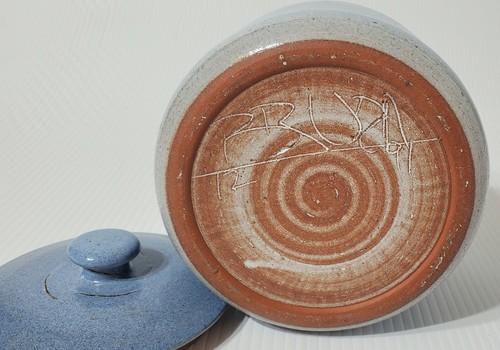 Studio Pottery Canister Artist Signed 12/91 Beautiful Farmhouse Rustic Design - Picture 10 of 11