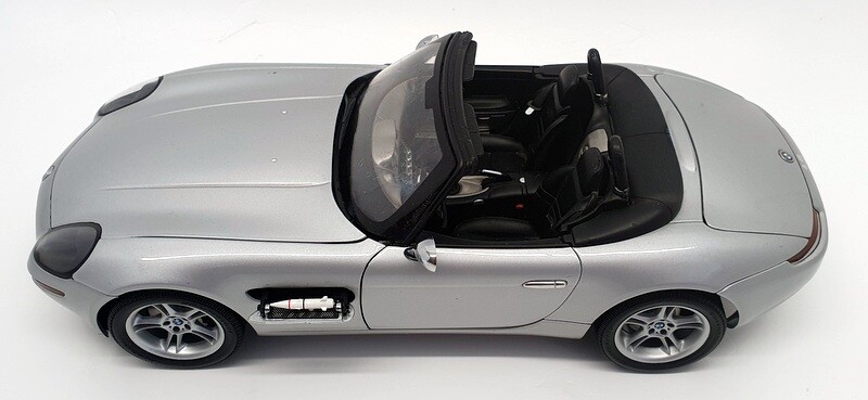 貴重　AUTOart 製　BMW Z8　００７コレクション　 1/18　中古品 貴重 AUTOart 製 BMW Z8 007コレクション 1/18 中古品 - メルカリ