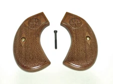 Walnut Texas Star Checkered Ruger Vaquero Birdshead Grips Engraved