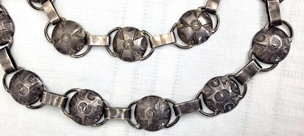 VINTAGE ~ AUTHENTIC CONCHO BELT ~ TEPEES & SUNBURSTS ~ 44.5  display picture 3