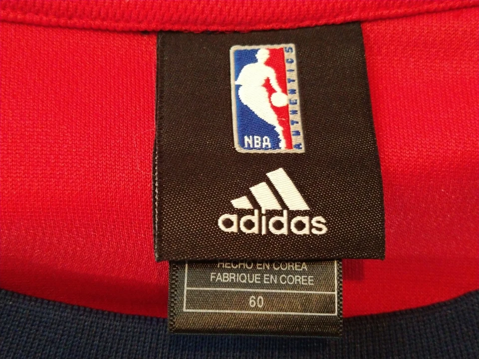 Camiseta alternativa Adidas NBA Brooklyn Nets vintage em branco - Vermelha - Tamanho: 60 (3XL) - Imagem 2 de 4