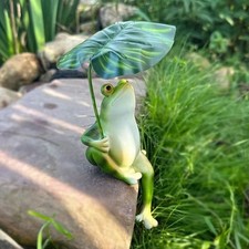 3D Resin Frog Figurine Frog Statue Ornament with Leaf Landscape Decor