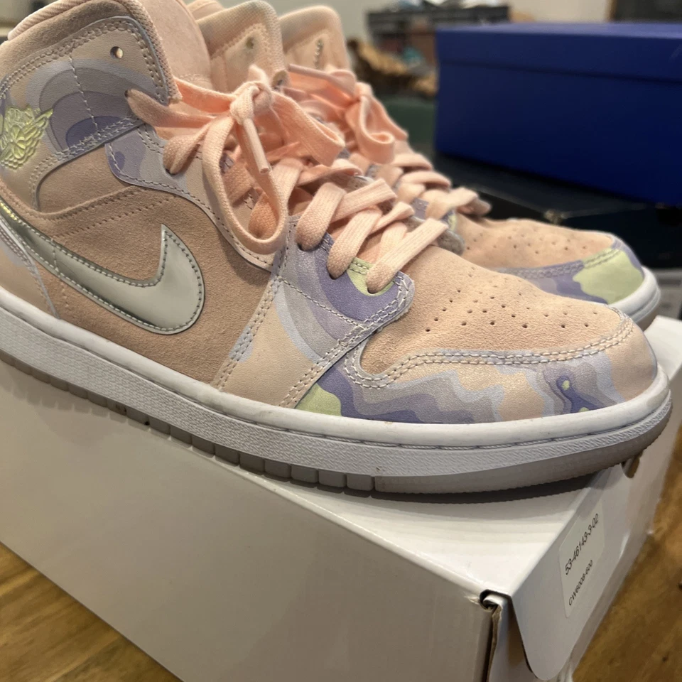 Talla 9.5 - Air Jordan 1 SE Mid P(HER)SPECTIVE W Foto 2 de 4