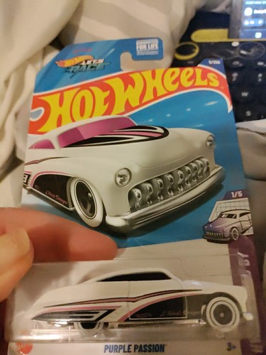 Hot Wheels Purple Passion – HW Designed By – Édition 2025 – Échelle 1/64 – Violet Métallisé – Mattel