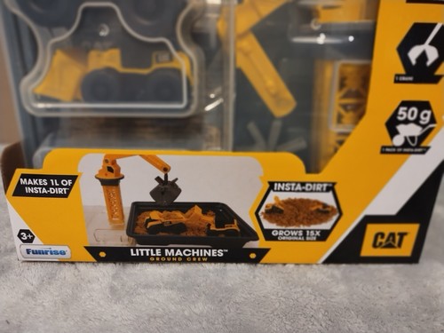 CAT Construction Toys Little Machines Ground Crew Playset with Insta-Dirt - Picture 4 of 15