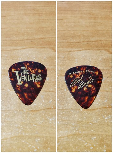 The Ventures Gold on Tortoise Bob Bogle band logo signature Guitar Pick Pic - 第 1/3 張圖片