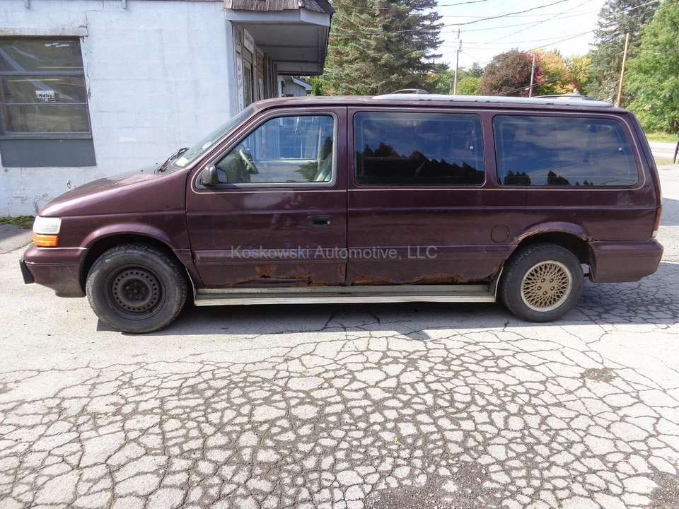 Оригинальный ободок для правой пассажирской двери Dodge Caravan 4673140 94 - Изображение 3 из 4