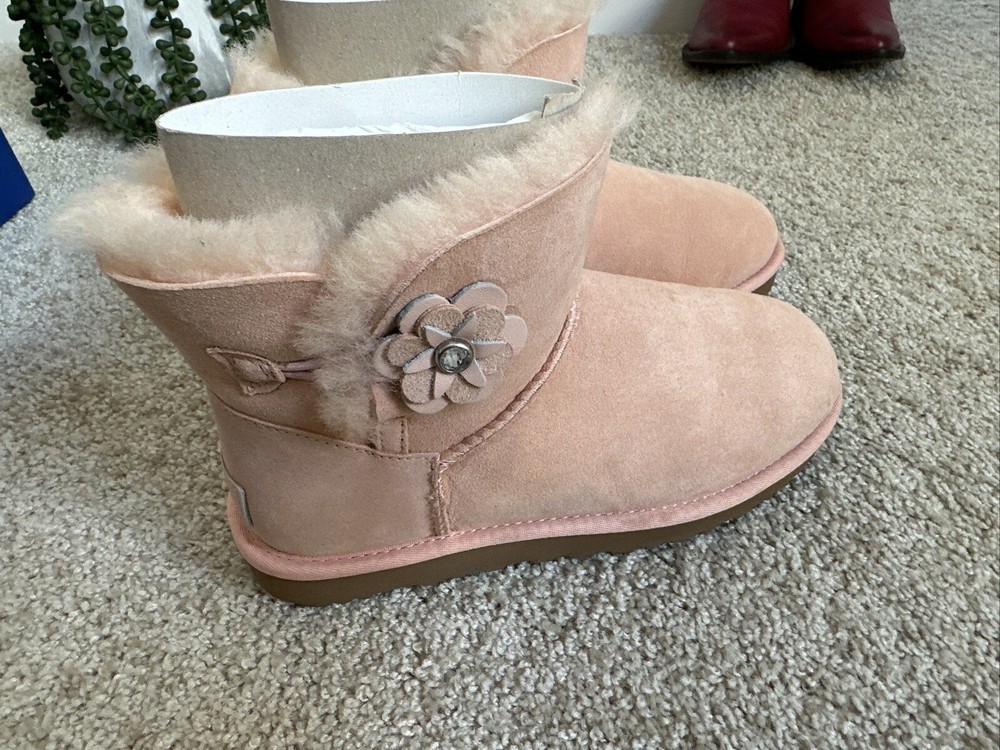 UGG MINI BAILEY PETAL WOMEN ANKEL BOOTS TROPICAL PEACH US 7 Brand New
