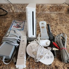 Nintendo Wii Console, Classic Controller, Wiimote w/motion plus, manual & cables