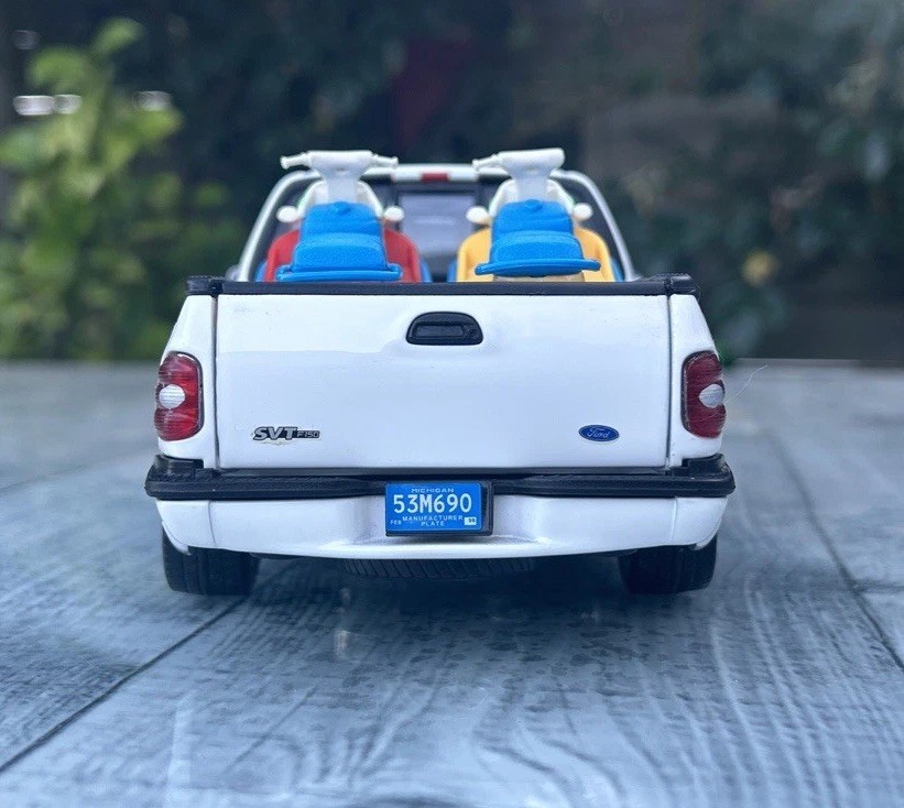 Bburago FORD F150 SVT Lightning Pickup Truck & Kawasaki 1100 ZXi