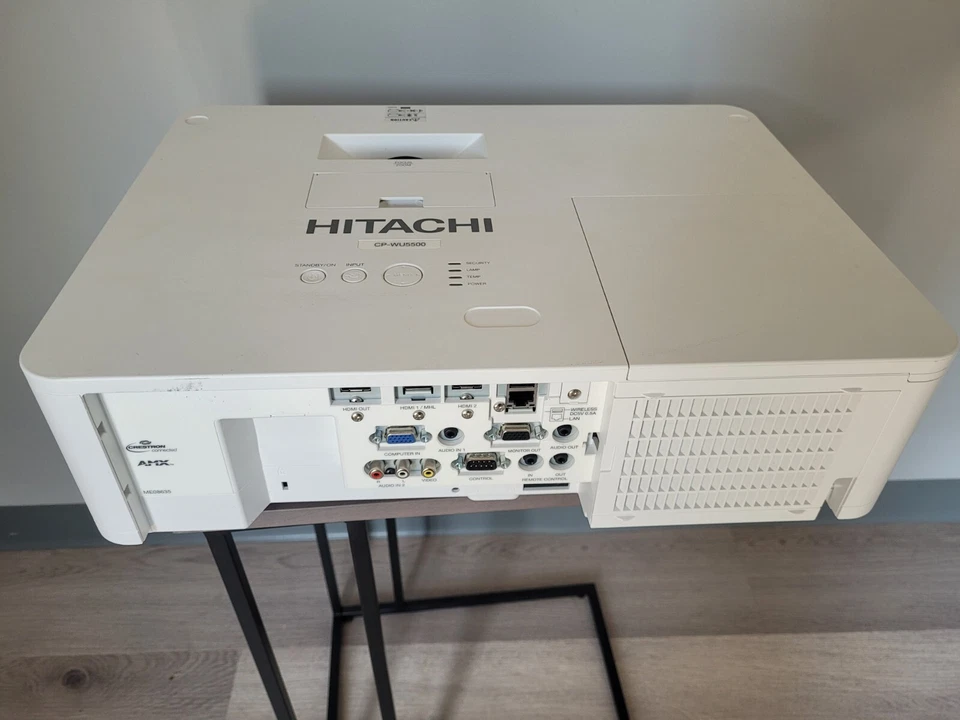 Hitachi CP WU5500 - WUXGA 3LCD Projector With Stereo Speakers  with New Lamp - Image 4 of 4
