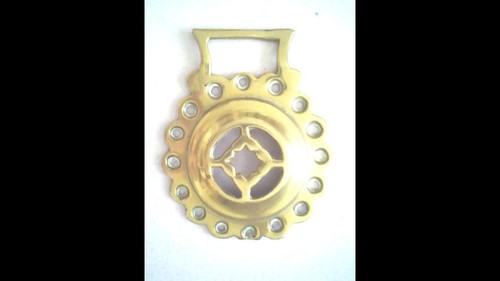 Five Vintage Horse Brasses including "The Ancient High House, Stafford." - Bild 6 von 6