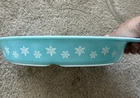 Vintage Pyrex Turquoise Blue Snowflake 1-1/2 Quart Divided Casserole Dish w/ Lid