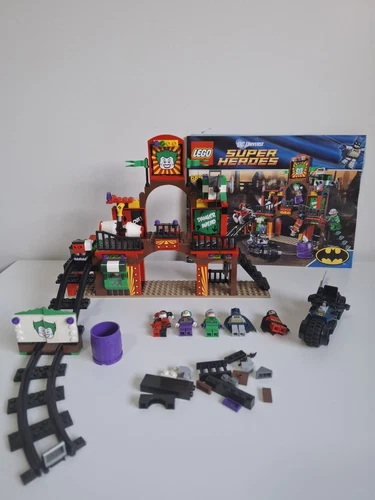 LEGO DC Comics Super Heroes: The Dynamic Duo Funhouse Escape (6857)