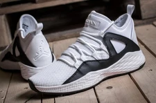 Size 9.5 - Jordan Formula 23 White Black