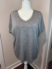 Women’s Heather Gray Performance V-Neck Active Tee — Excellent Pre-Owned