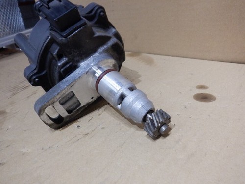 OEM Toyota 80 Series Land Cruiser 1FZFE Engine Distributor P/N 19100-66020 - Picture 2 of 5