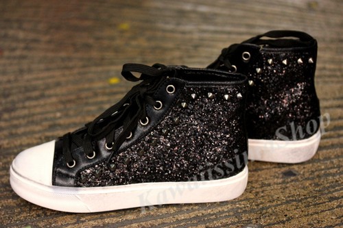 Scarpe Modello All star con paiettes e borchie nero suola e punta bianca |  eBay