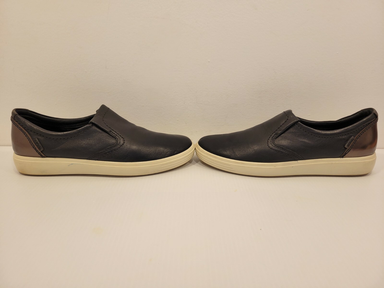 ecco black leather slip on sneakers