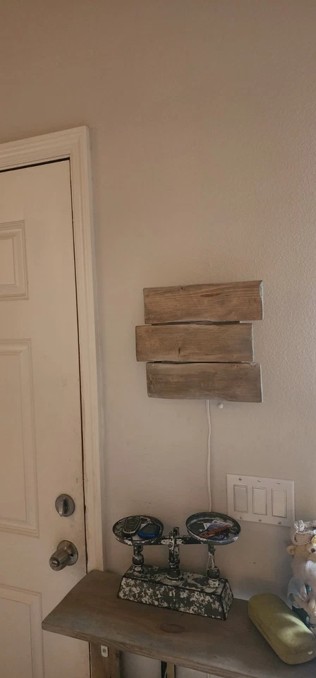 Lámpara de madera hecha a mano estilo rústico Foto 2 de 4