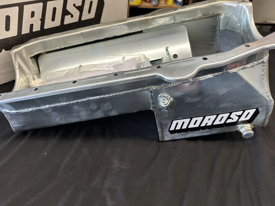Moroso 21017 发动机油盘后油箱 7 夸脱 8.25 英寸深小块适用于雪佛兰 — 第 3/3 张图片
